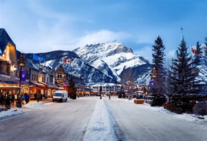 Can you hike in Banff in the winter?