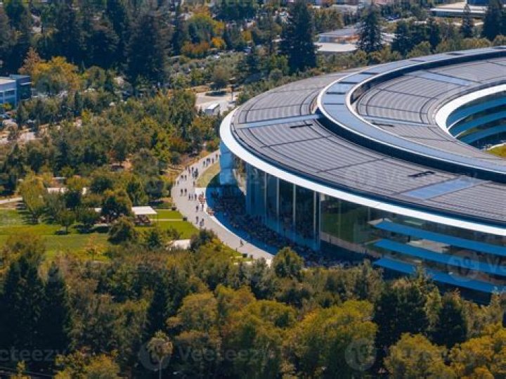 Can you visit Apple headquarters in Cupertino?