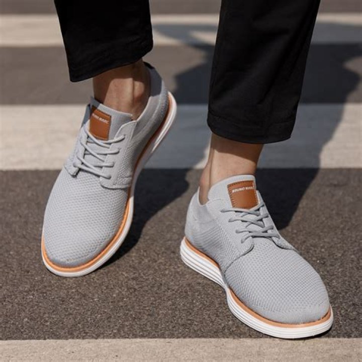Can you wear grey shoes with tan pants?