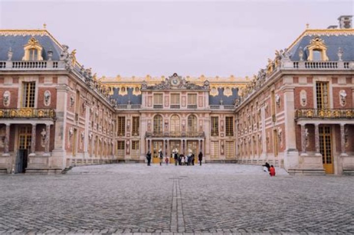 Cual fue el origen del arte rococo en Francia?