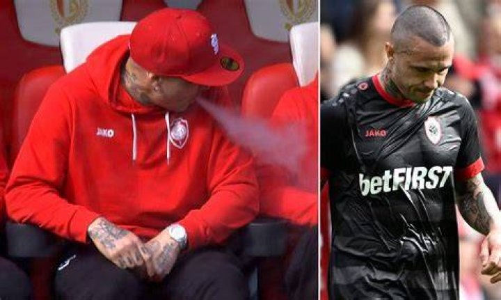 Do any footballers smoke?