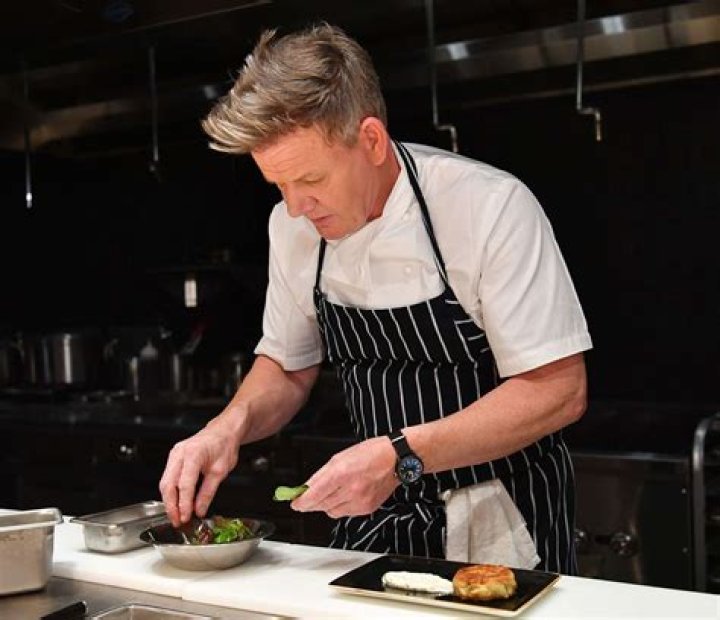Does Gordon Ramsay give cooking classes?