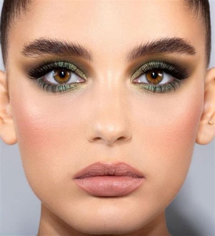 How can I look beautiful with simple makeup?