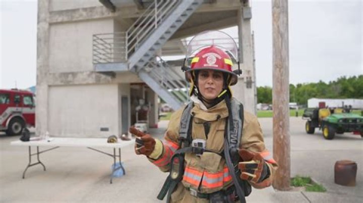 How do I become a volunteer firefighter in Rhode Island?