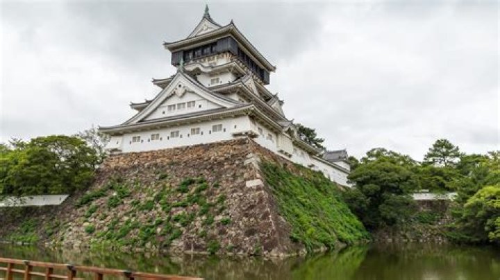 How do I get to Fukuoka Castle Ruins?