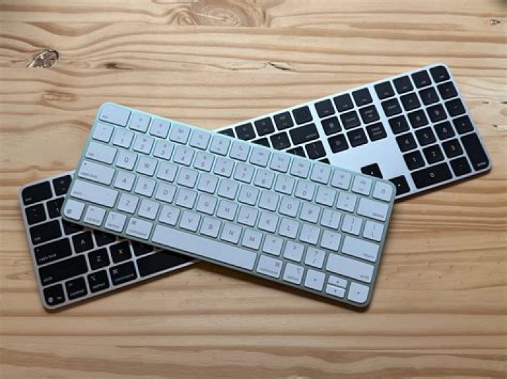 How do I reset my Apple external keyboard?