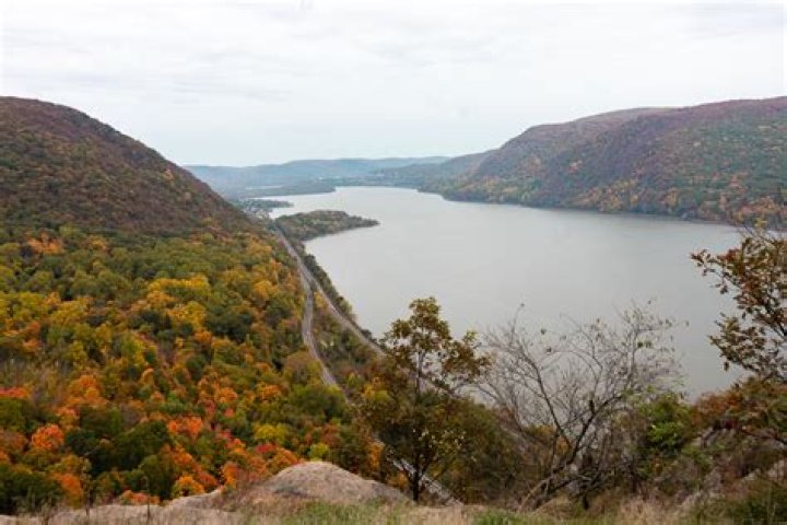 How do you get to Breakneck Ridge from NYC?