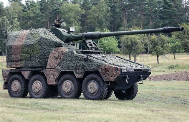 How far can a 175 Howitzer shoot?