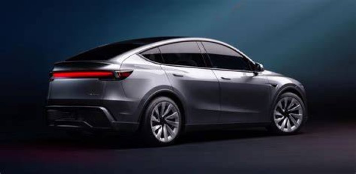 How long is a Tesla Model S in inches?