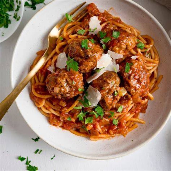 How many calories and carbs are in meatballs?