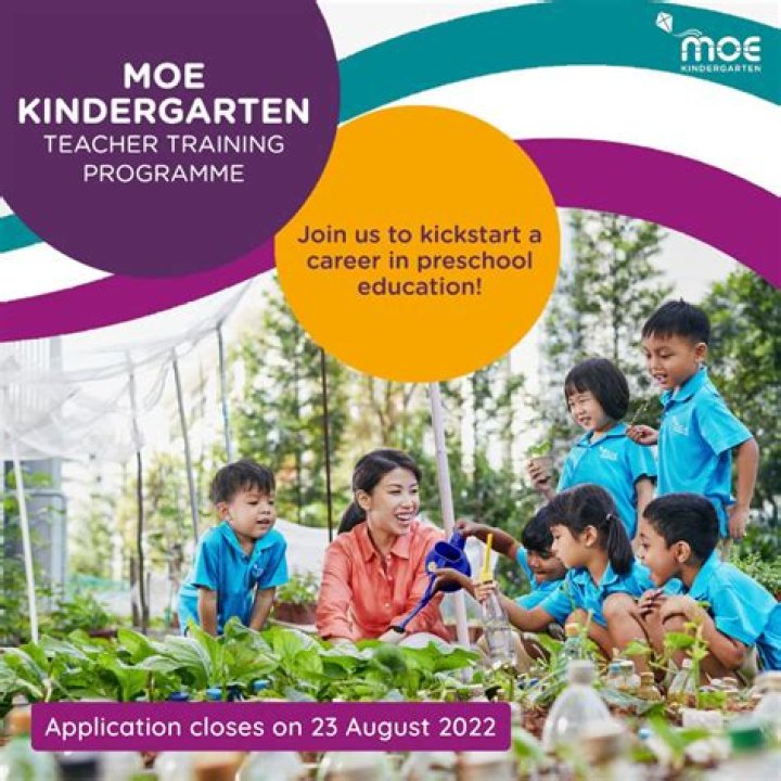 How much does a MOE kindergarten teacher earn?