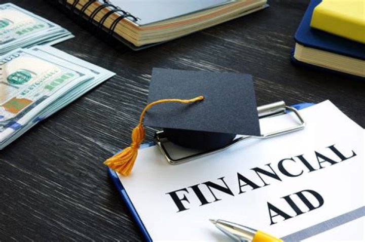 How much financial aid can a single mom get for college?