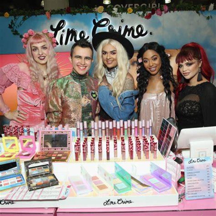 Is Doe Deere still associated with Lime Crime?