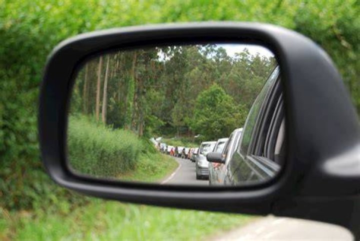 Is it illegal to drive around without a side mirror?