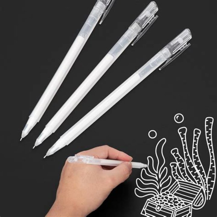 Is there a pen with white ink?