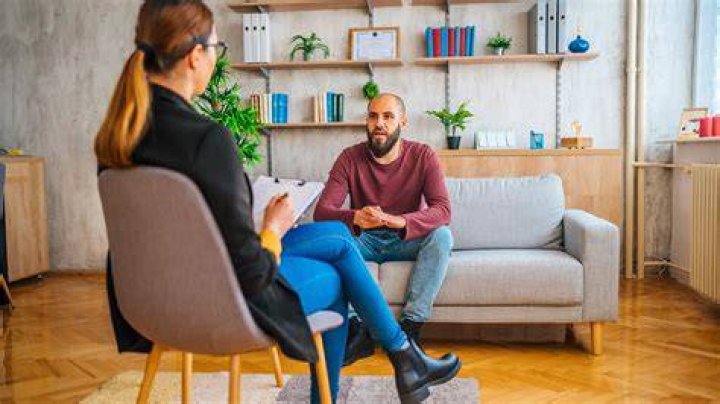 What authorizes psychologists to practice independently?