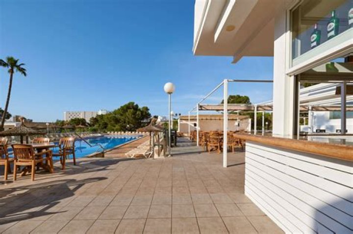 What bars are open in Magaluf?