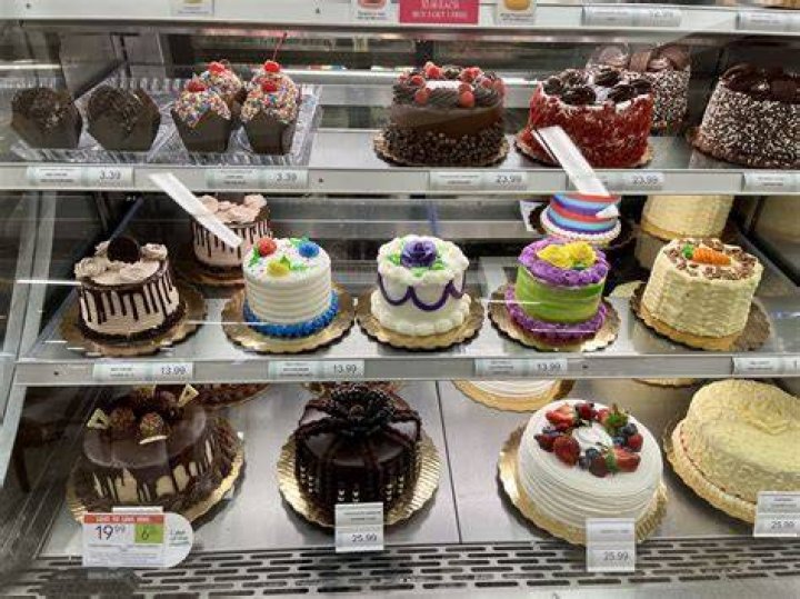 What does a Publix bakery clerk do?