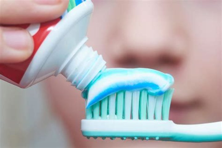 What happens if you put toothpaste on your hair?