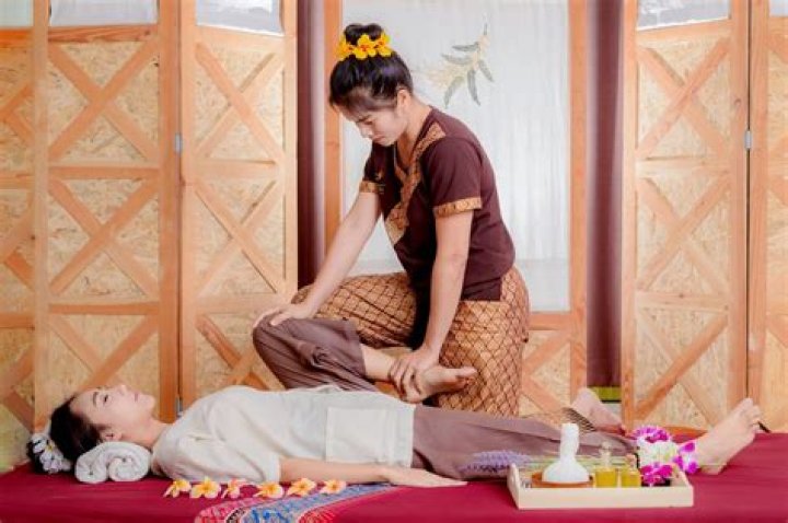 What is a Thai massage with oil?