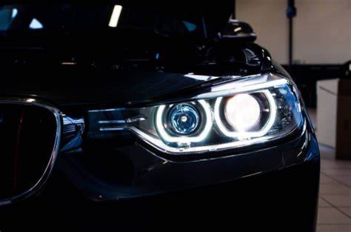 What is BMW Bi Xenon?