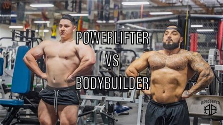 What is the difference between bodybuilders and powerlifters?