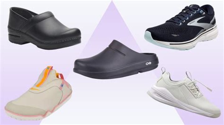 What shoes do nursing students wear?