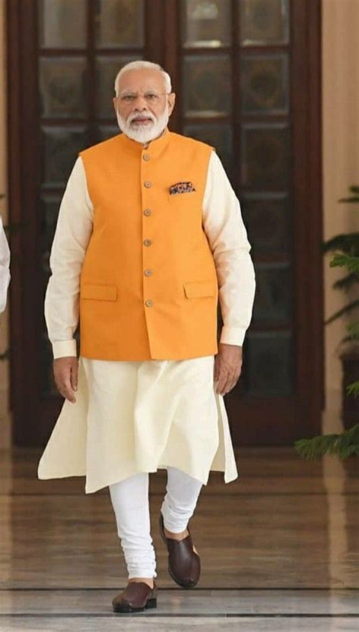 Who designed Modi clothes?
