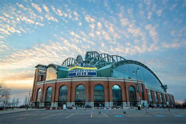 Who did Milwaukee Brewers trade today?