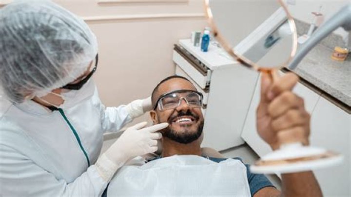 Who makes more money a dentist or a dental hygienist?